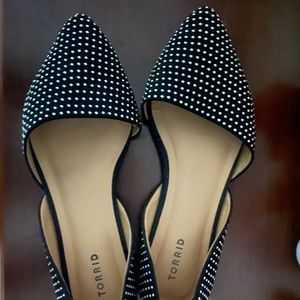 Black pointed flats